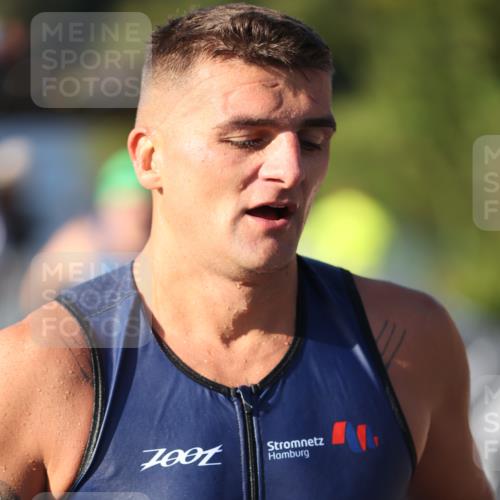 25.08.2024 - Elbe Triathlon Hamburg H.Heesch http://msf.ph/oto/6858320 25.08.2024 09:08:06 Schwimmen 268, 269, 279, 300, 359 meine-sportfotos.de