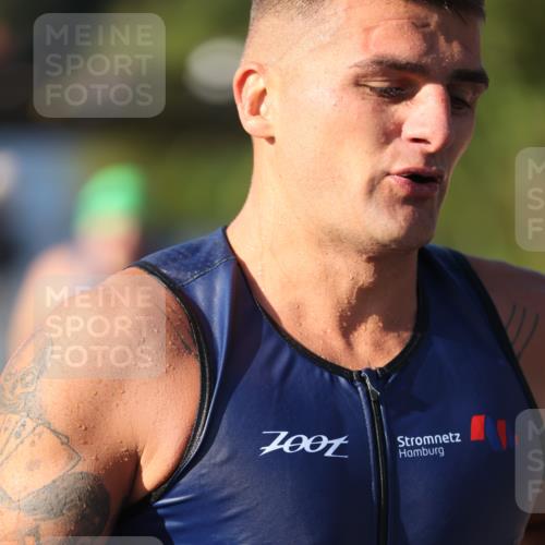 25.08.2024 - Elbe Triathlon Hamburg H.Heesch http://msf.ph/oto/6858328 25.08.2024 09:08:06 Schwimmen 268, 269, 279, 300, 359 meine-sportfotos.de