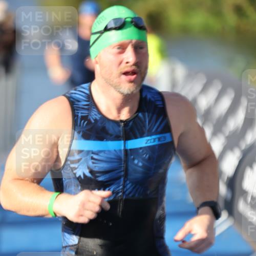 25.08.2024 - Elbe Triathlon Hamburg H.Heesch http://msf.ph/oto/6858369 25.08.2024 09:08:08 Schwimmen 268, 269, 279, 300, 359 meine-sportfotos.de