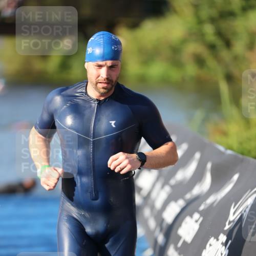 25.08.2024 - Elbe Triathlon Hamburg H.Heesch http://msf.ph/oto/6858376 25.08.2024 09:08:11 Schwimmen 268, 269, 279, 300, 359 meine-sportfotos.de