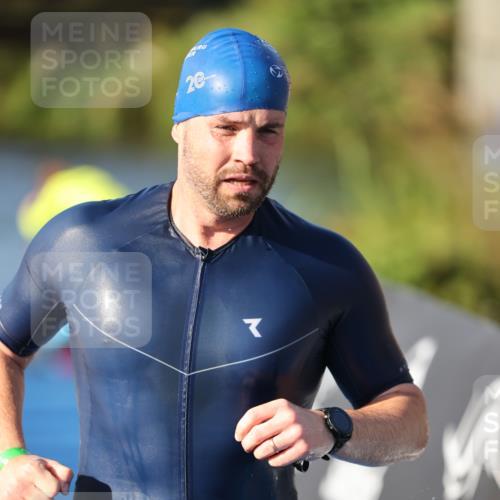 25.08.2024 - Elbe Triathlon Hamburg H.Heesch http://msf.ph/oto/6858437 25.08.2024 09:08:12 Schwimmen 268, 269, 279, 300, 359 meine-sportfotos.de