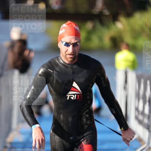 25.08.2024 - Elbe Triathlon Hamburg H.Heesch http://msf.ph/oto/6858473 25.08.2024 09:08:33 Schwimmen 319, 391 meine-sportfotos.de
