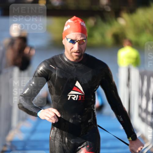 25.08.2024 - Elbe Triathlon Hamburg H.Heesch http://msf.ph/oto/6858482 25.08.2024 09:08:33 Schwimmen 319, 391 meine-sportfotos.de