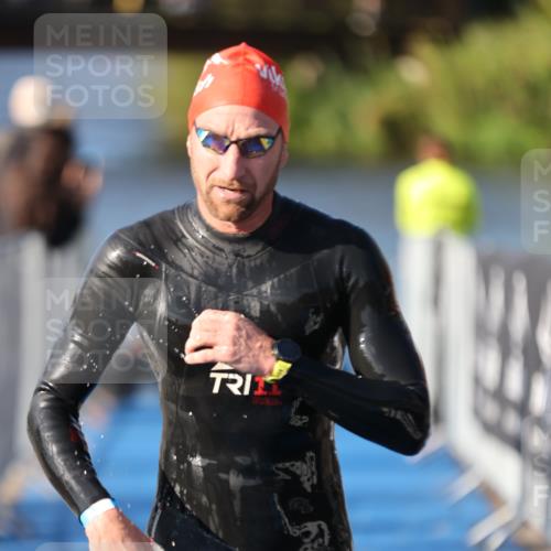 25.08.2024 - Elbe Triathlon Hamburg H.Heesch http://msf.ph/oto/6858509 25.08.2024 09:08:33 Schwimmen 319, 391 meine-sportfotos.de