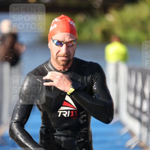 25.08.2024 - Elbe Triathlon Hamburg H.Heesch http://msf.ph/oto/6858518 25.08.2024 09:08:33 Schwimmen 319, 391 meine-sportfotos.de