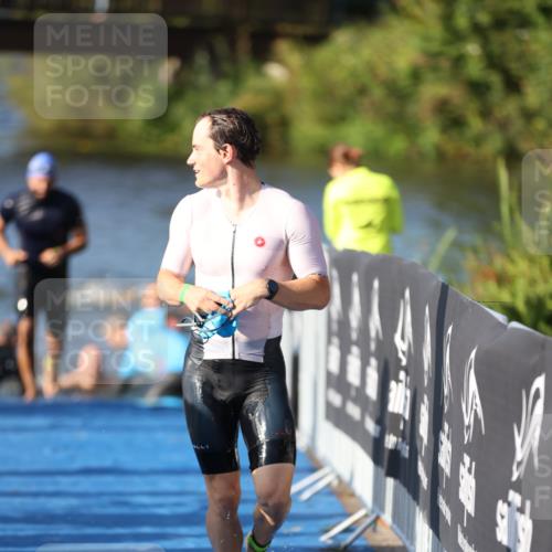 25.08.2024 - Elbe Triathlon Hamburg H.Heesch http://msf.ph/oto/6858546 25.08.2024 09:09:23 Schwimmen 199, 200, 213, 267, 327 meine-sportfotos.de