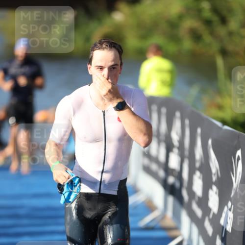 25.08.2024 - Elbe Triathlon Hamburg H.Heesch http://msf.ph/oto/6858549 25.08.2024 09:09:24 Schwimmen 199, 200, 213, 267, 327 meine-sportfotos.de