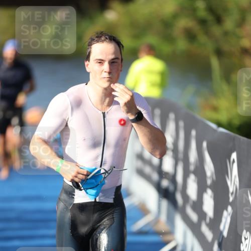 25.08.2024 - Elbe Triathlon Hamburg H.Heesch http://msf.ph/oto/6858567 25.08.2024 09:09:24 Schwimmen 199, 200, 213, 267, 327 meine-sportfotos.de