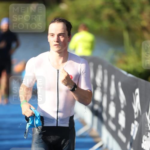 25.08.2024 - Elbe Triathlon Hamburg H.Heesch http://msf.ph/oto/6858582 25.08.2024 09:09:24 Schwimmen 199, 200, 213, 267, 327 meine-sportfotos.de