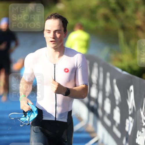 25.08.2024 - Elbe Triathlon Hamburg H.Heesch http://msf.ph/oto/6858585 25.08.2024 09:09:24 Schwimmen 199, 200, 213, 267, 327 meine-sportfotos.de