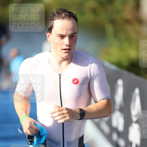 25.08.2024 - Elbe Triathlon Hamburg H.Heesch http://msf.ph/oto/6858619 25.08.2024 09:09:25 Schwimmen 199, 200, 213, 267, 327, 328 meine-sportfotos.de