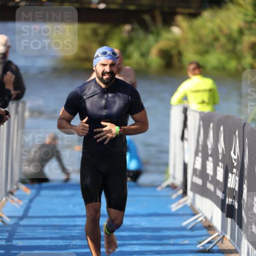 25.08.2024 - Elbe Triathlon Hamburg H.Heesch http://msf.ph/oto/6858639 25.08.2024 09:09:28 Schwimmen 199, 200, 213, 267, 327, 328 meine-sportfotos.de