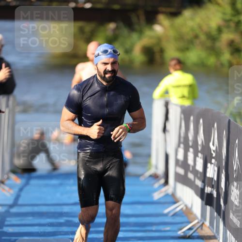 25.08.2024 - Elbe Triathlon Hamburg H.Heesch http://msf.ph/oto/6858665 25.08.2024 09:09:28 Schwimmen 199, 200, 213, 267, 327, 328 meine-sportfotos.de