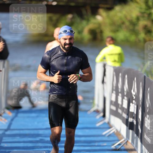 25.08.2024 - Elbe Triathlon Hamburg H.Heesch http://msf.ph/oto/6858669 25.08.2024 09:09:28 Schwimmen 199, 200, 213, 267, 327, 328 meine-sportfotos.de