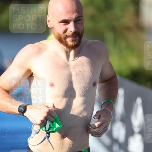 25.08.2024 - Elbe Triathlon Hamburg H.Heesch http://msf.ph/oto/6858701 25.08.2024 09:09:33 Schwimmen 199, 200, 213, 246, 267, 327, 328, 339 meine-sportfotos.de