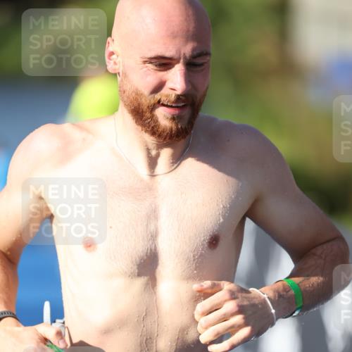 25.08.2024 - Elbe Triathlon Hamburg H.Heesch http://msf.ph/oto/6858729 25.08.2024 09:09:33 Schwimmen 199, 200, 213, 246, 267, 327, 328, 339 meine-sportfotos.de