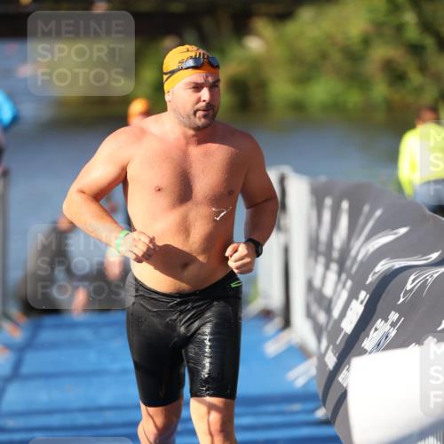 25.08.2024 - Elbe Triathlon Hamburg H.Heesch http://msf.ph/oto/6858842 25.08.2024 09:09:43 Schwimmen 199, 200, 213, 246, 267, 327, 328, 339 meine-sportfotos.de