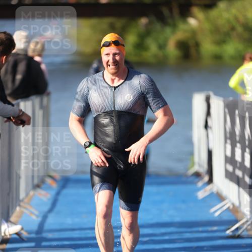 25.08.2024 - Elbe Triathlon Hamburg H.Heesch http://msf.ph/oto/6858908 25.08.2024 09:09:47 Schwimmen 200, 213, 246, 267, 327, 328, 339 meine-sportfotos.de