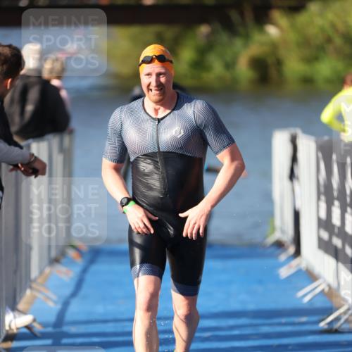25.08.2024 - Elbe Triathlon Hamburg H.Heesch http://msf.ph/oto/6858911 25.08.2024 09:09:47 Schwimmen 200, 213, 246, 267, 327, 328, 339 meine-sportfotos.de