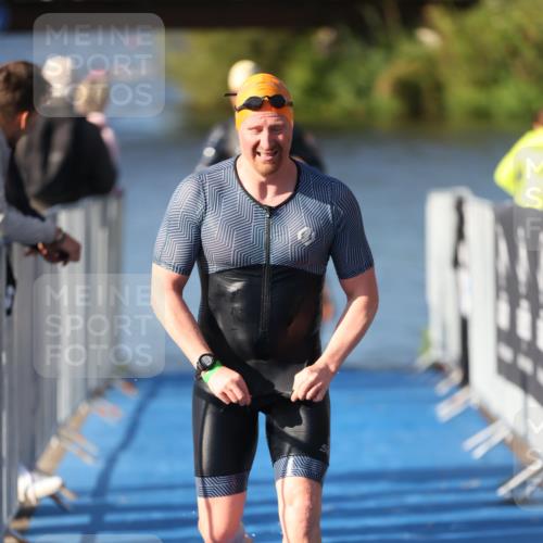 25.08.2024 - Elbe Triathlon Hamburg H.Heesch http://msf.ph/oto/6858942 25.08.2024 09:09:48 Schwimmen 200, 213, 246, 267, 327, 328, 339 meine-sportfotos.de