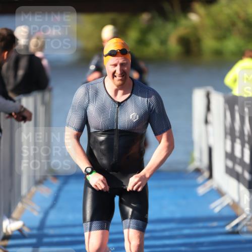 25.08.2024 - Elbe Triathlon Hamburg H.Heesch http://msf.ph/oto/6858945 25.08.2024 09:09:48 Schwimmen 200, 213, 246, 267, 327, 328, 339 meine-sportfotos.de
