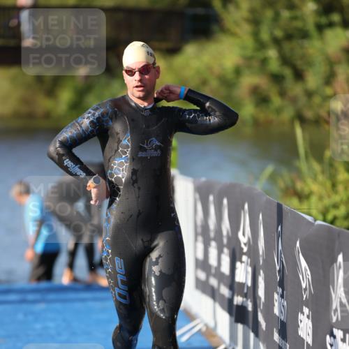 25.08.2024 - Elbe Triathlon Hamburg H.Heesch http://msf.ph/oto/6858966 25.08.2024 09:09:51 Schwimmen 200, 213, 246, 327, 328, 339 meine-sportfotos.de