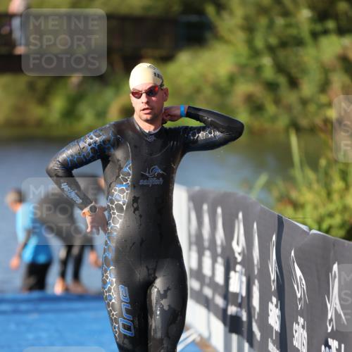 25.08.2024 - Elbe Triathlon Hamburg H.Heesch http://msf.ph/oto/6858973 25.08.2024 09:09:51 Schwimmen 200, 213, 246, 327, 328, 339 meine-sportfotos.de
