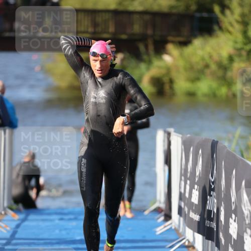 25.08.2024 - Elbe Triathlon Hamburg H.Heesch http://msf.ph/oto/6859118 25.08.2024 09:11:12 Schwimmen 336, 396, 399 meine-sportfotos.de