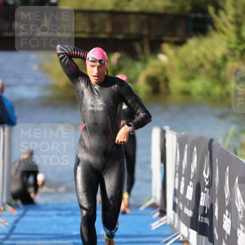 25.08.2024 - Elbe Triathlon Hamburg H.Heesch http://msf.ph/oto/6859126 25.08.2024 09:11:12 Schwimmen 336, 396, 399 meine-sportfotos.de