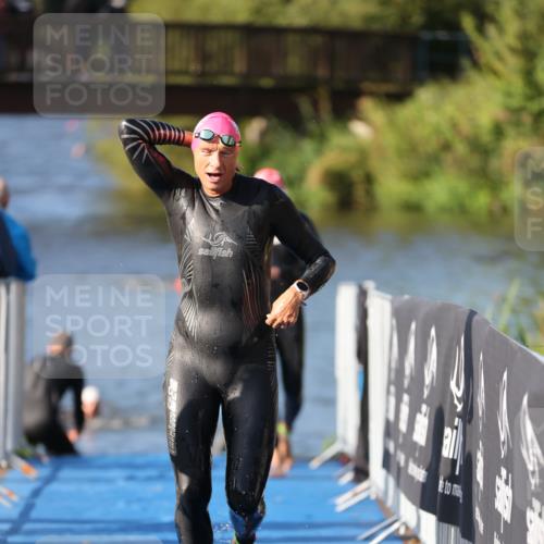 25.08.2024 - Elbe Triathlon Hamburg H.Heesch http://msf.ph/oto/6859129 25.08.2024 09:11:12 Schwimmen 336, 396, 399 meine-sportfotos.de
