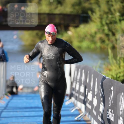 25.08.2024 - Elbe Triathlon Hamburg H.Heesch http://msf.ph/oto/6859134 25.08.2024 09:11:13 Schwimmen 336, 396, 399 meine-sportfotos.de