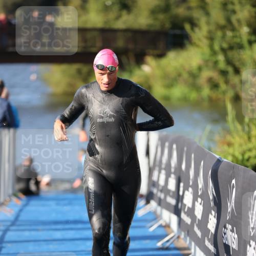 25.08.2024 - Elbe Triathlon Hamburg H.Heesch http://msf.ph/oto/6859137 25.08.2024 09:11:13 Schwimmen 336, 396, 399 meine-sportfotos.de