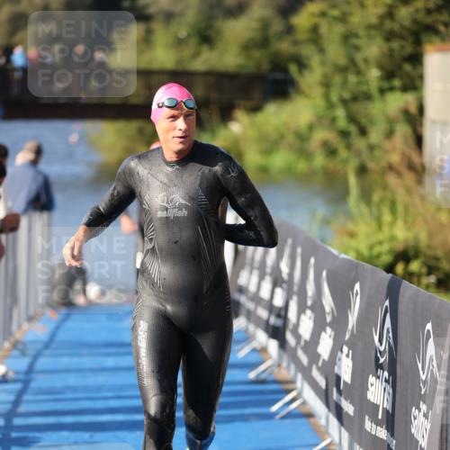 25.08.2024 - Elbe Triathlon Hamburg H.Heesch http://msf.ph/oto/6859163 25.08.2024 09:11:14 Schwimmen 336, 396, 399 meine-sportfotos.de