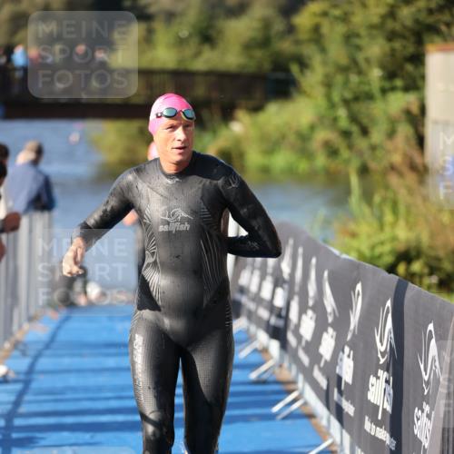 25.08.2024 - Elbe Triathlon Hamburg H.Heesch http://msf.ph/oto/6859167 25.08.2024 09:11:14 Schwimmen 336, 396, 399 meine-sportfotos.de