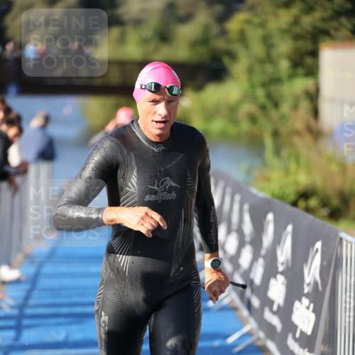 25.08.2024 - Elbe Triathlon Hamburg H.Heesch http://msf.ph/oto/6859199 25.08.2024 09:11:15 Schwimmen 336, 396, 399 meine-sportfotos.de