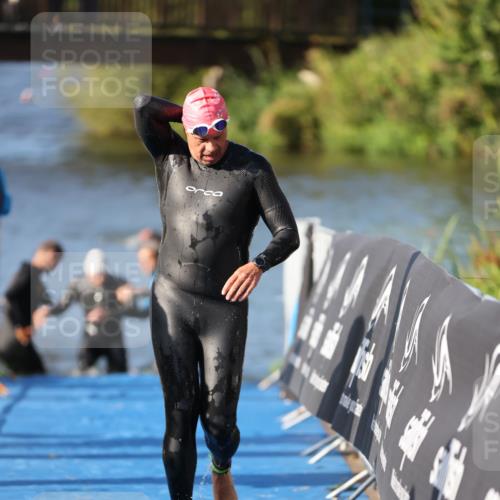 25.08.2024 - Elbe Triathlon Hamburg H.Heesch http://msf.ph/oto/6859215 25.08.2024 09:11:16 Schwimmen 336, 396, 399 meine-sportfotos.de