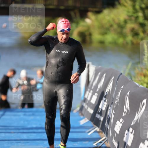 25.08.2024 - Elbe Triathlon Hamburg H.Heesch http://msf.ph/oto/6859227 25.08.2024 09:11:16 Schwimmen 336, 396, 399 meine-sportfotos.de