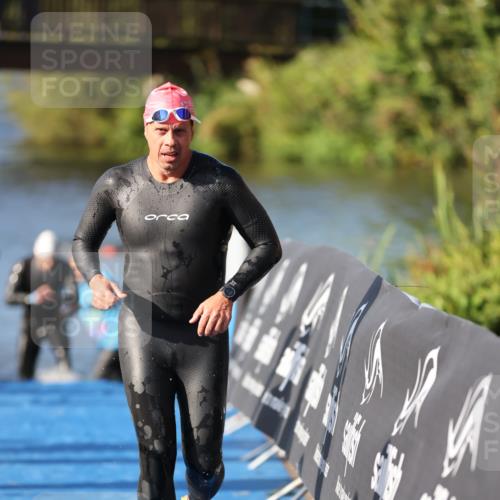 25.08.2024 - Elbe Triathlon Hamburg H.Heesch http://msf.ph/oto/6859243 25.08.2024 09:11:17 Schwimmen 336, 396, 399 meine-sportfotos.de