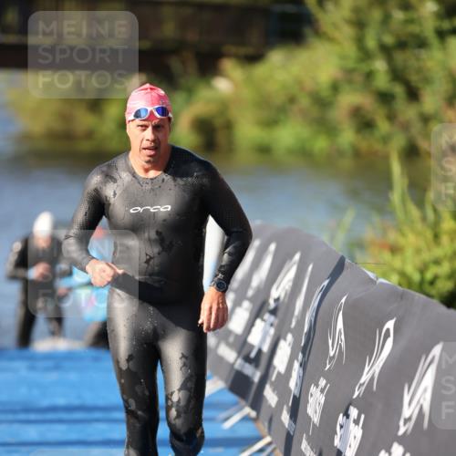 25.08.2024 - Elbe Triathlon Hamburg H.Heesch http://msf.ph/oto/6859248 25.08.2024 09:11:17 Schwimmen 336, 396, 399 meine-sportfotos.de