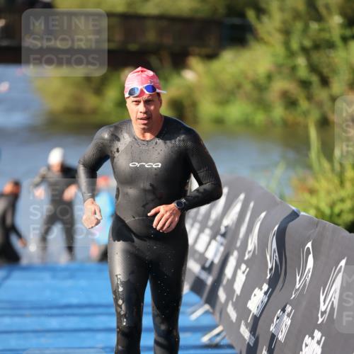 25.08.2024 - Elbe Triathlon Hamburg H.Heesch http://msf.ph/oto/6859260 25.08.2024 09:11:17 Schwimmen 336, 396, 399 meine-sportfotos.de