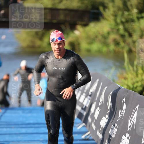 25.08.2024 - Elbe Triathlon Hamburg H.Heesch http://msf.ph/oto/6859263 25.08.2024 09:11:17 Schwimmen 336, 396, 399 meine-sportfotos.de