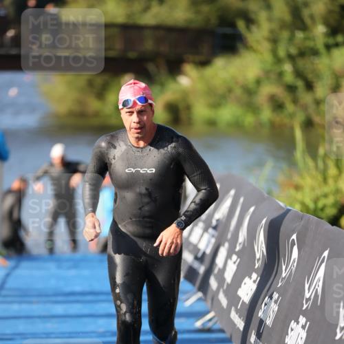 25.08.2024 - Elbe Triathlon Hamburg H.Heesch http://msf.ph/oto/6859267 25.08.2024 09:11:17 Schwimmen 336, 396, 399 meine-sportfotos.de