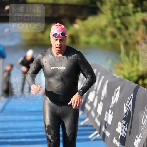 25.08.2024 - Elbe Triathlon Hamburg H.Heesch http://msf.ph/oto/6859299 25.08.2024 09:11:18 Schwimmen 336, 396, 399 meine-sportfotos.de