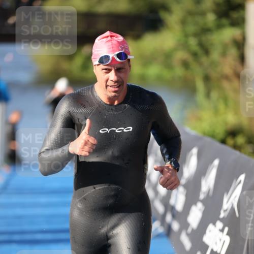 25.08.2024 - Elbe Triathlon Hamburg H.Heesch http://msf.ph/oto/6859327 25.08.2024 09:11:19 Schwimmen 336, 396, 399 meine-sportfotos.de