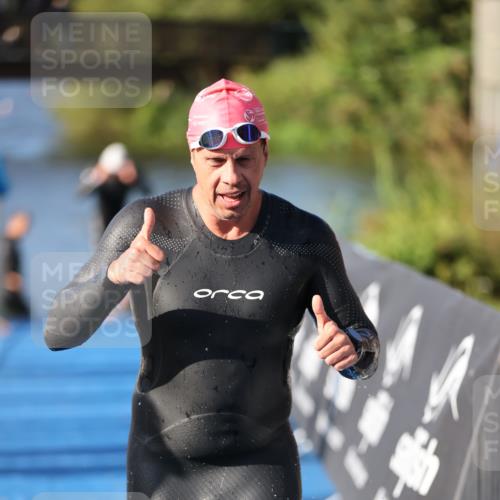 25.08.2024 - Elbe Triathlon Hamburg H.Heesch http://msf.ph/oto/6859338 25.08.2024 09:11:19 Schwimmen 336, 396, 399 meine-sportfotos.de