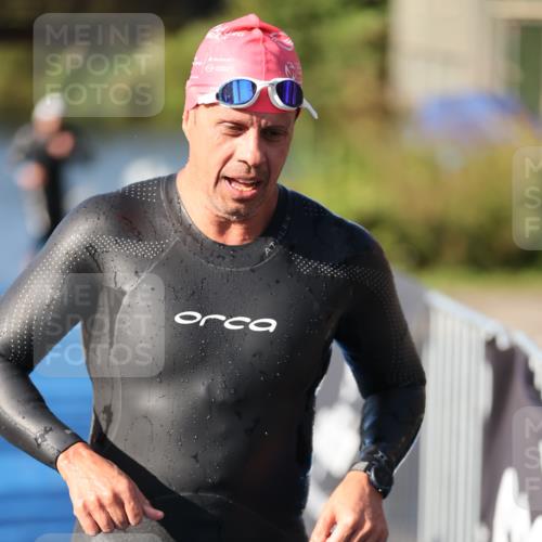 25.08.2024 - Elbe Triathlon Hamburg H.Heesch http://msf.ph/oto/6859363 25.08.2024 09:11:20 Schwimmen 336, 396, 399 meine-sportfotos.de