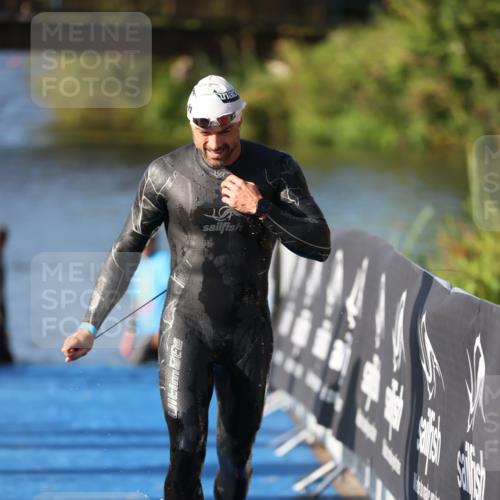 25.08.2024 - Elbe Triathlon Hamburg H.Heesch http://msf.ph/oto/6859374 25.08.2024 09:11:25 Schwimmen 336, 396, 399 meine-sportfotos.de