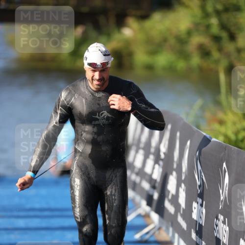 25.08.2024 - Elbe Triathlon Hamburg H.Heesch http://msf.ph/oto/6859384 25.08.2024 09:11:25 Schwimmen 336, 396, 399 meine-sportfotos.de