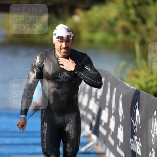 25.08.2024 - Elbe Triathlon Hamburg H.Heesch http://msf.ph/oto/6859387 25.08.2024 09:11:25 Schwimmen 336, 396, 399 meine-sportfotos.de