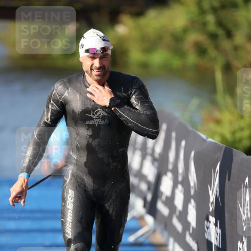 25.08.2024 - Elbe Triathlon Hamburg H.Heesch http://msf.ph/oto/6859398 25.08.2024 09:11:25 Schwimmen 336, 396, 399 meine-sportfotos.de